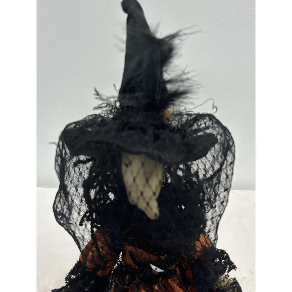 Halloween Shelf Sitter Witch 18